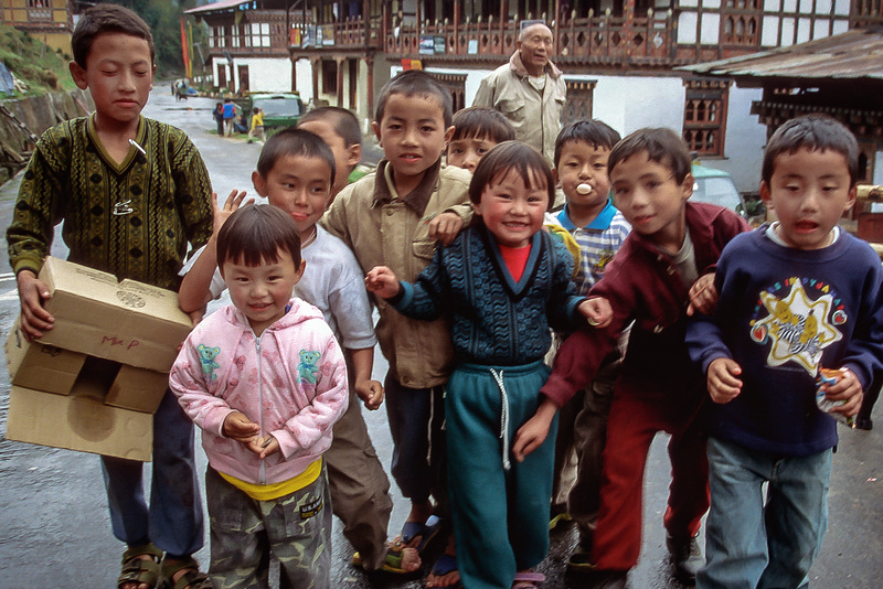 Local children in Trongsa