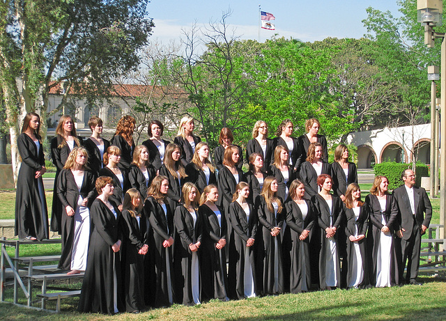 Mountain Home HS Varsity Treble Choir posing (1)