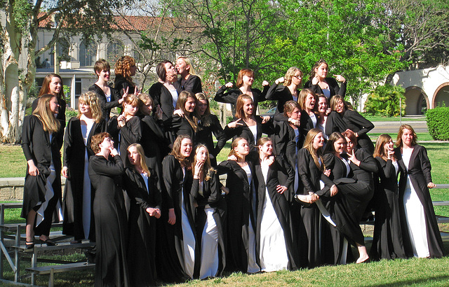 Mountain Home HS Varsity Treble Choir posing (3)