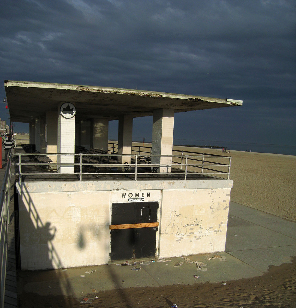 Coney Island Women (0867)