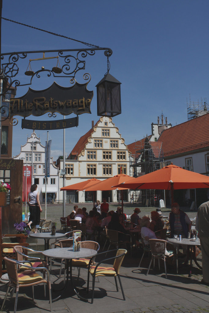 Mittag auf dem Rathausplatz in Lemgo