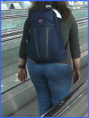 Chubby bum Lady in jeans   /   Jeune Dame dodue en jeans au postérieur attirant  - Brussels airport.