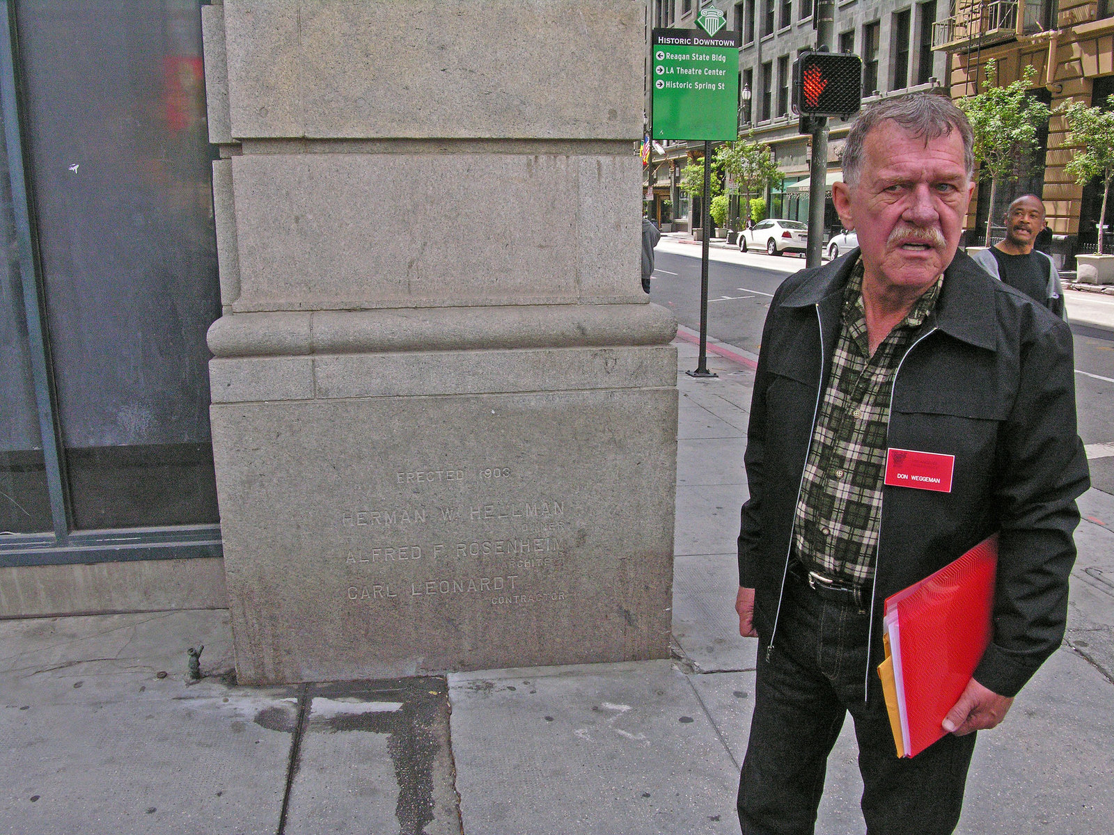 Hermann W. Hellman Building & Docent Don Weggeman (7955)