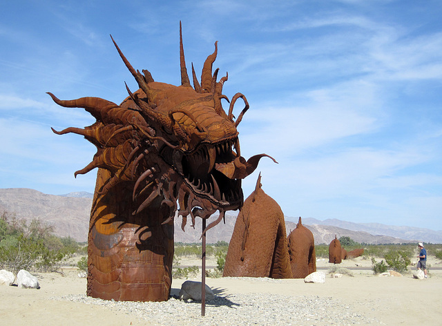 Ricardo Breceda's Dragon sculpture in Galleta Meadows Estate (4490)