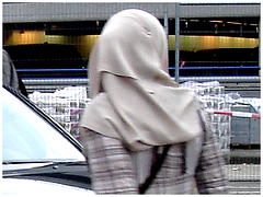 Élégance Islamique et Talons Hauts - Islamic podoerotic elegance-  Brussels airport -19-10-2008