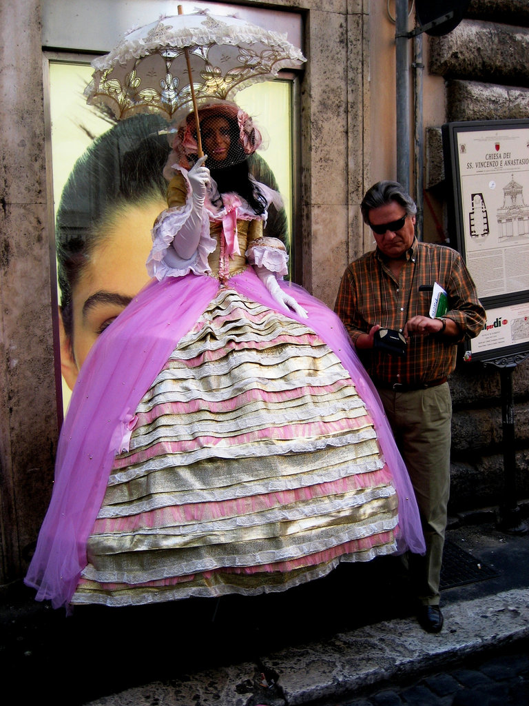 Rome, two mime artists for the shot