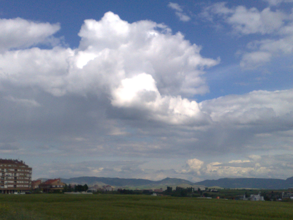 Nubes sobre la Cuenca de Pamplona