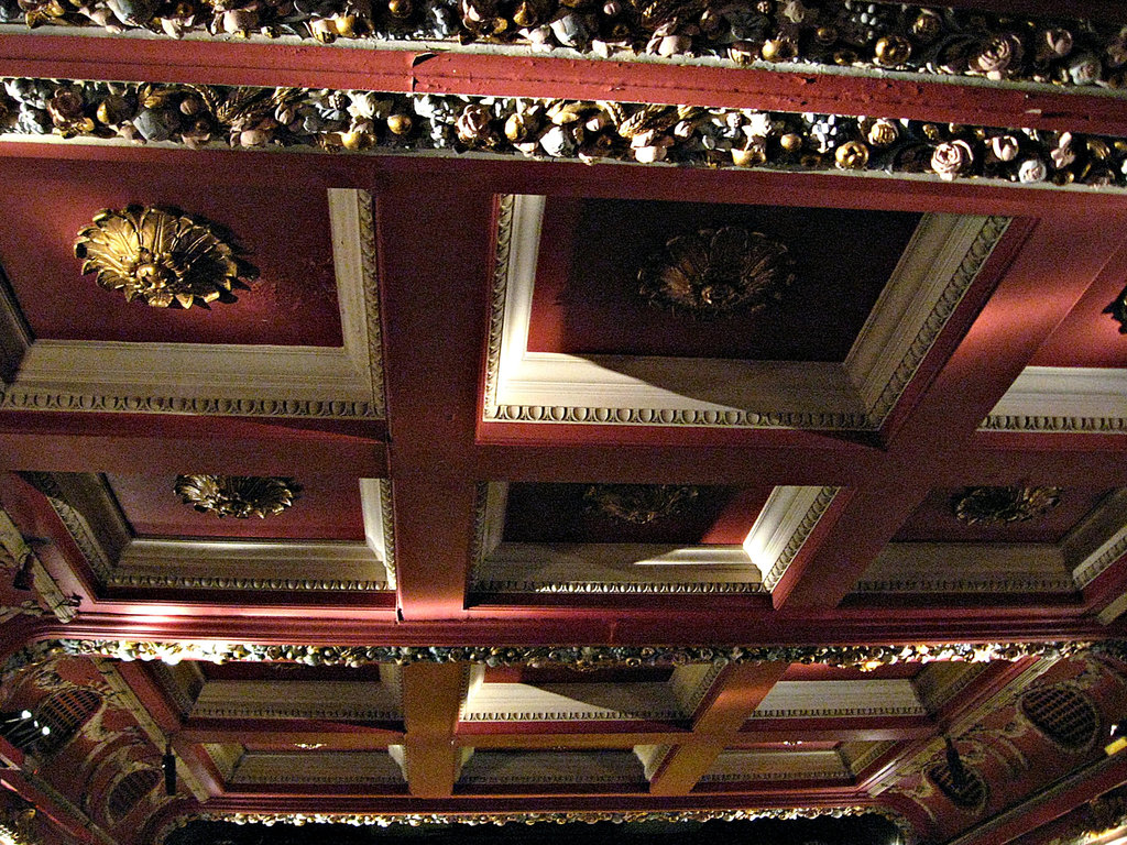 Gate ceiling