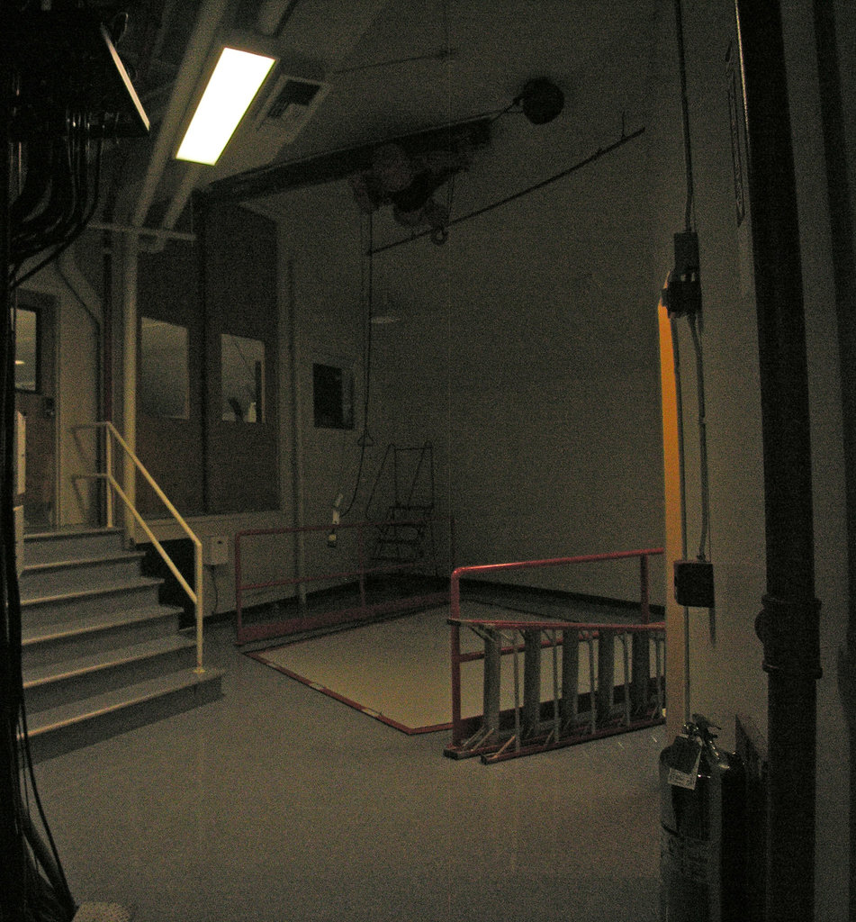 Under The Antenna (8168)