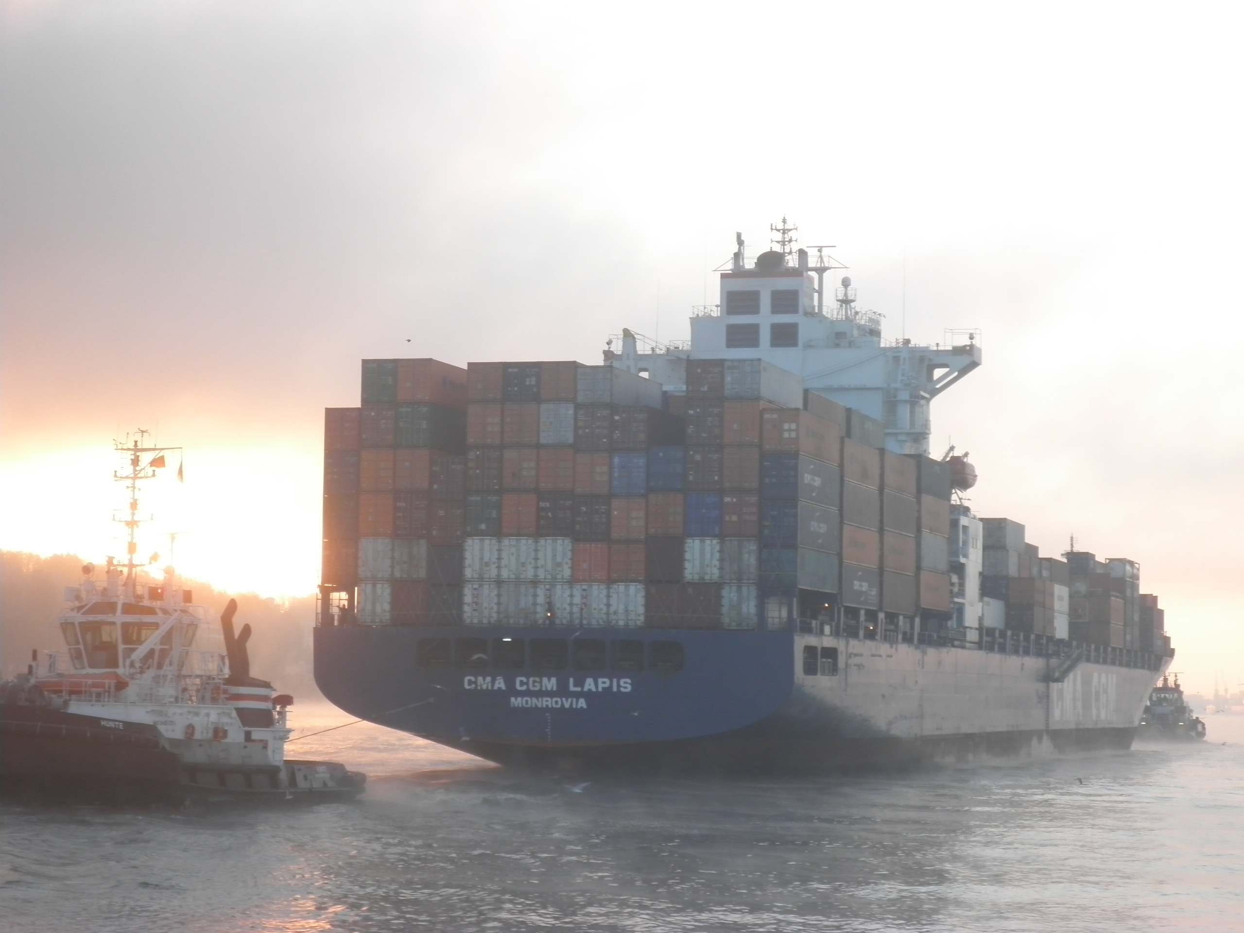 Containerschiff  CMA  CGM  LAPIS