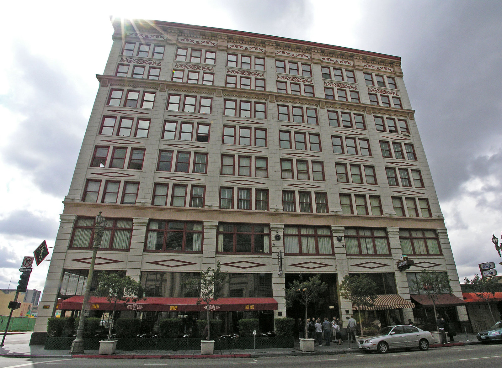 4th & Main (7938)