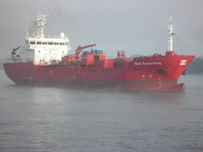 Tankschiff  Stolt Sanderling im Morgennebel