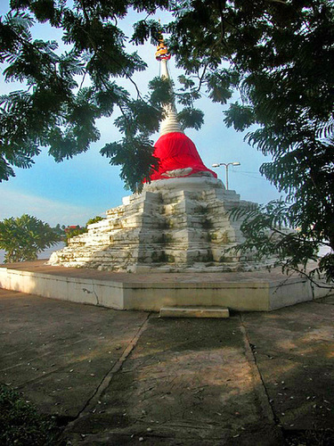 Chedi on Ko Kret