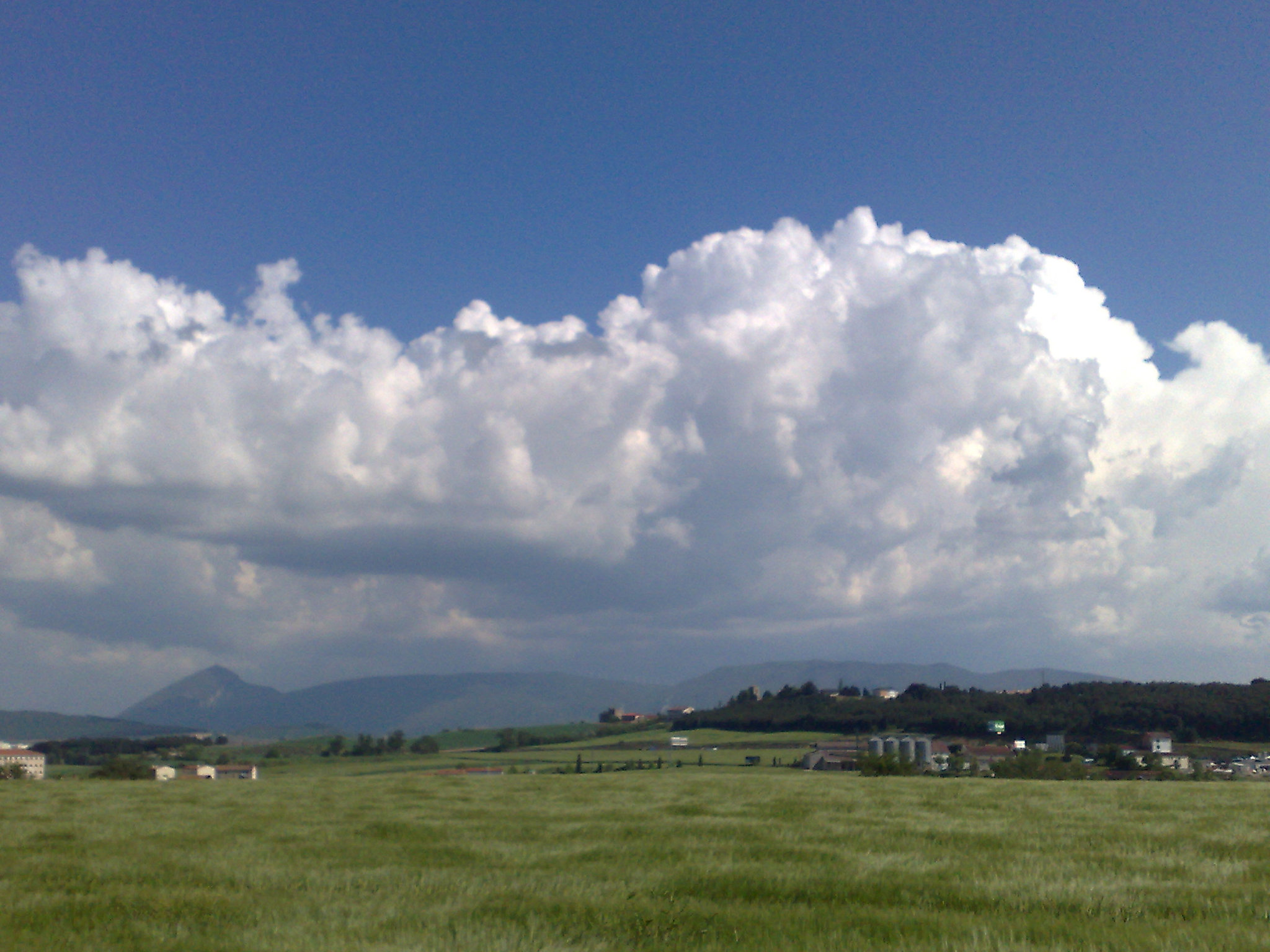 12052008060Nubes en Tajonar