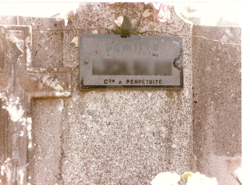 Dans un petit cimetière de la France profonde...En Creuse