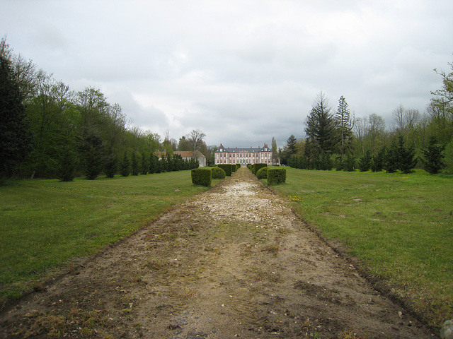 Grande allée du parc du château de Bombon