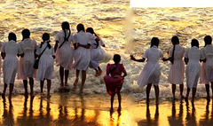 Fillettes du Sri Lanka au bord de la mer