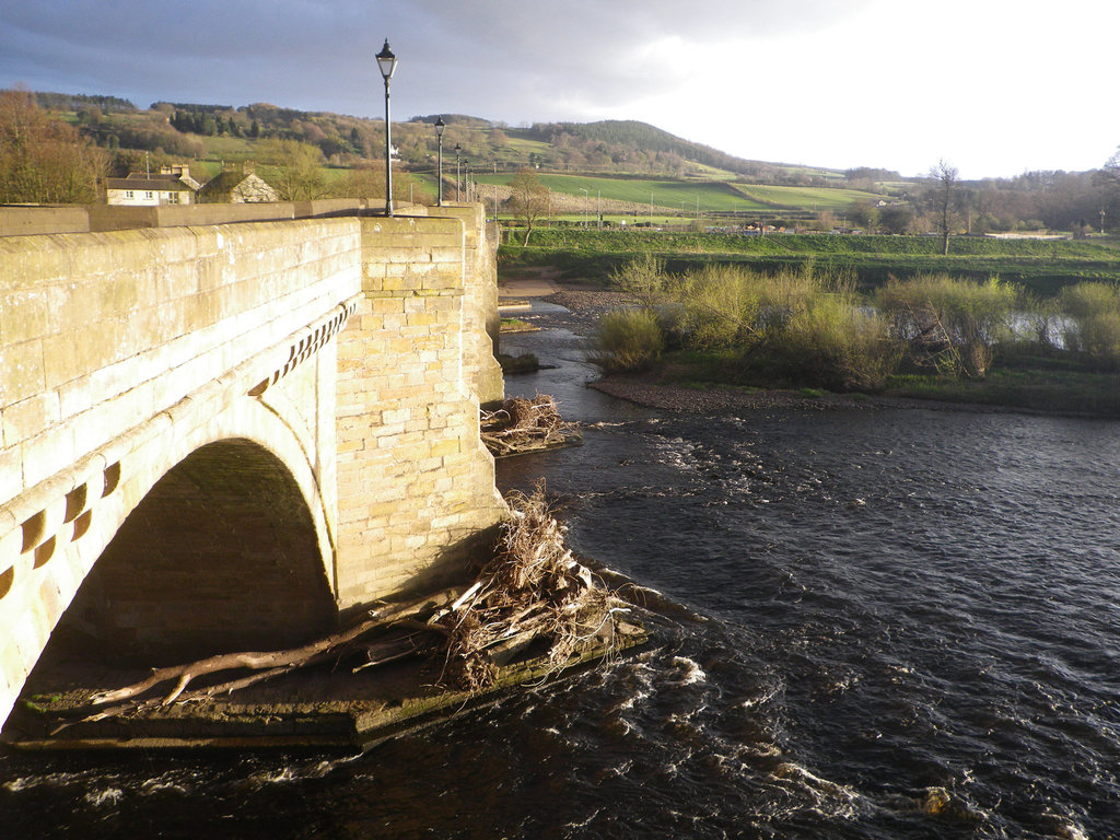 Pont de Corbridge, après la pluie.