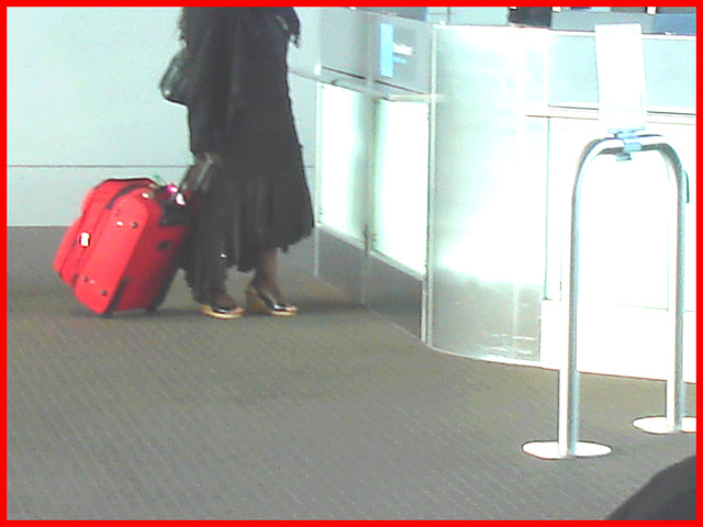 Ponytail Black Lady in wedges -  Brussels airport  / October 19th 2008