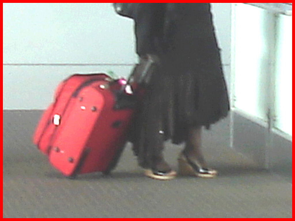 Ponytail Black Lady in wedges -  Brussels airport  / October 19th 2008