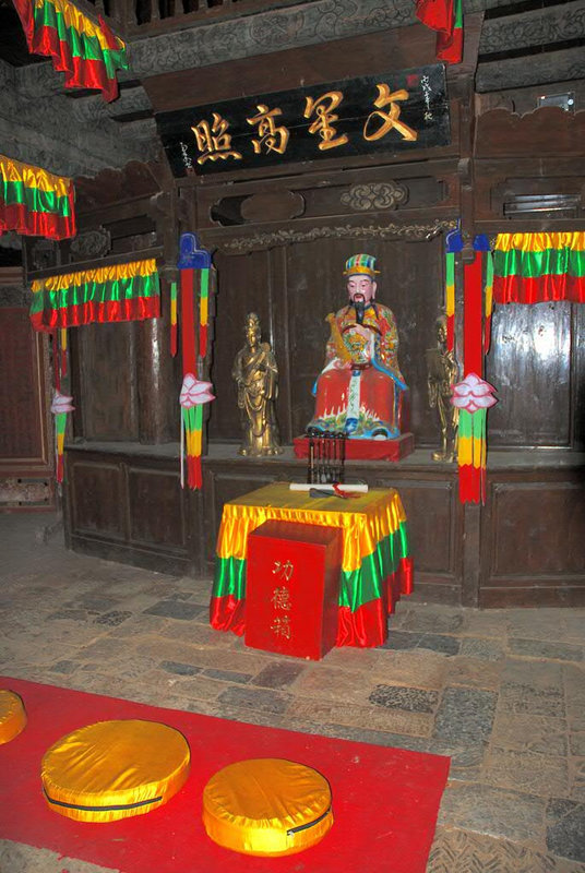 Inside a Naxi tempel Wen Chang Gong in Baisha