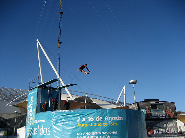 Lisboa, Festival of Oceans, diving-board jump (1)
