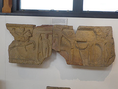 Corbridge : frise du temple de Jupiter Dolichenus.