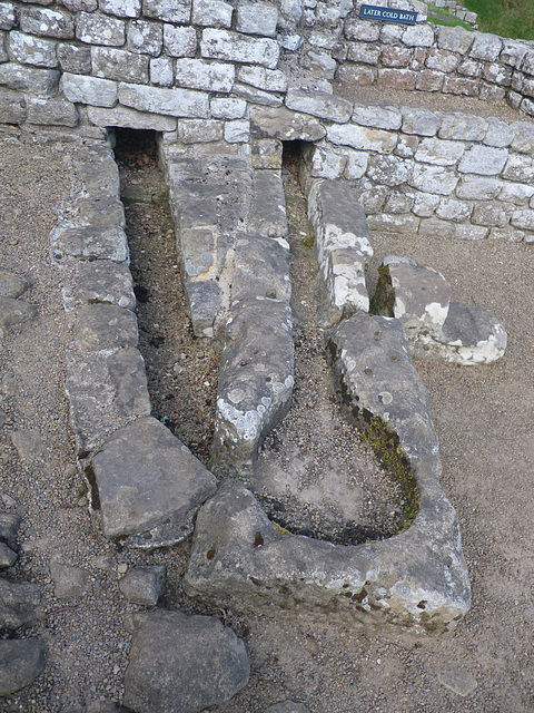 Thermes de Chesters : canaux au sol.