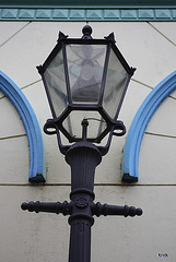 Strassenlaterne passend zur Fassade / Street-lamp fitting to the facade