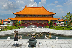Maintempel in the Three Pagoda Park
