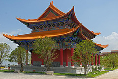 Tempel inside the Three Pagoda Park