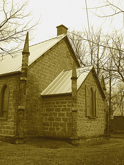 Cimetière et église  / Church and cemetery  -  Ormstown.  Québec, CANADA.  29 mars 2009- Sepia