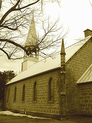 Cimetière et église  / Church and cemetery  -  Ormstown.  Québec, CANADA.  29 mars 2009-  Sepia