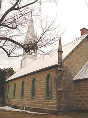 Cimetière et église  / Church and cemetery  -  Ormstown.  Québec, CANADA.  29 mars 2009