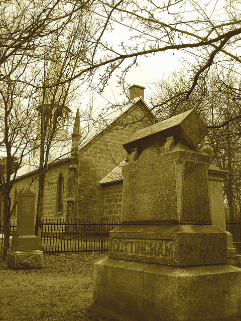 Cimetière et église  / Church and cemetery  -  Ormstown.  Québec, CANADA.  29 mars 2009-  Sepia