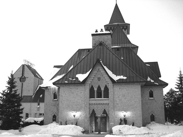 Abbaye de St-Benoit-du-lac - Québec, Canada -  Février 2009- Noir et blanc.  B & W