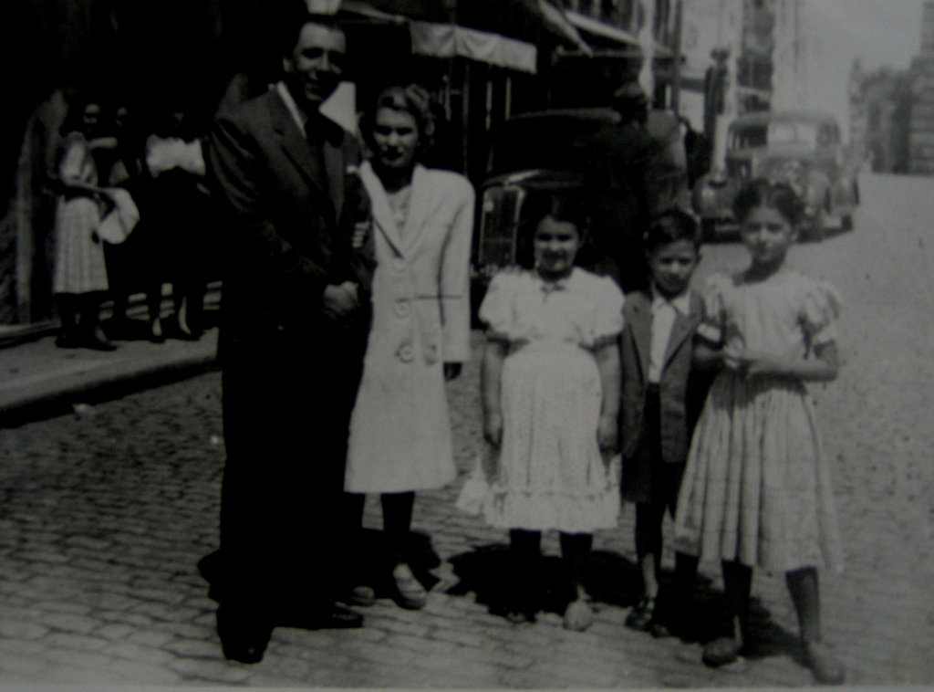 The TABORDA's family plus a friend at the right side