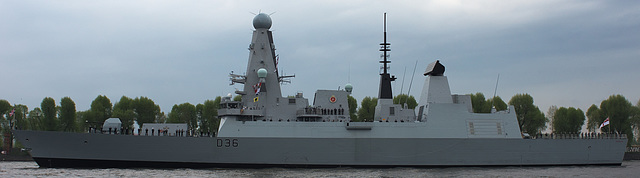 D36 (HMS Defender)