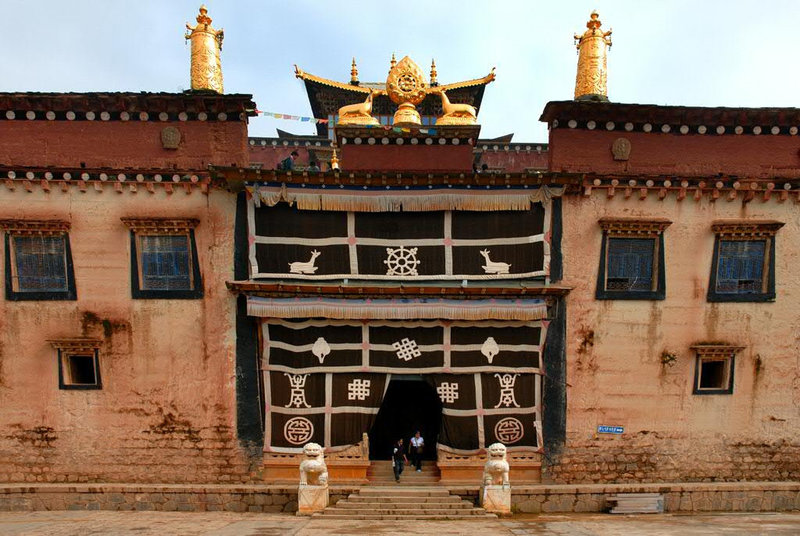 Main entrance to the Songzanlin Monastery