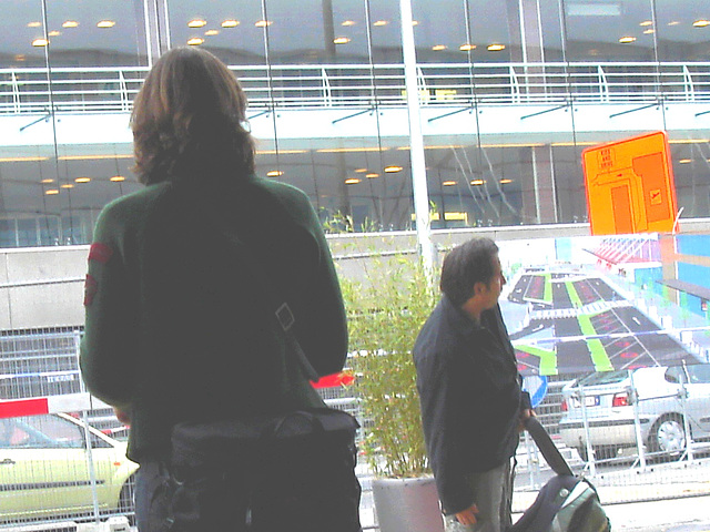 Tall Lady 6 in hammer heeled boots -  Brussels airport   /  19-10-2008 - Avec jeune homme en prime.