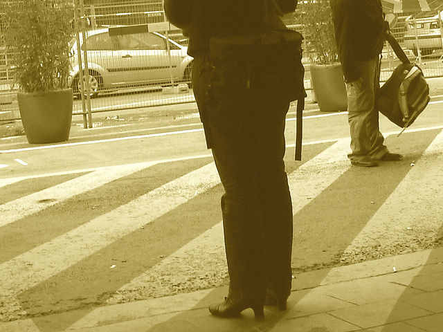 Tall Lady 6 in hammer heeled boots -  Brussels airport   /  19-10-2008  - Bottérotisme en sepia.