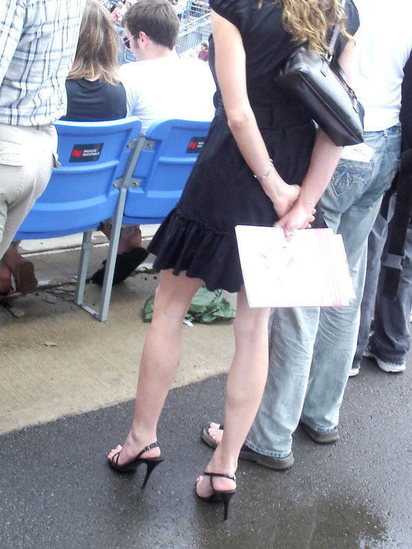 La Dame aux talons hauts extrêmes / Stiletto sandals Lady at the Montreal Tennis Rogers Cup on August 2nd 2008.