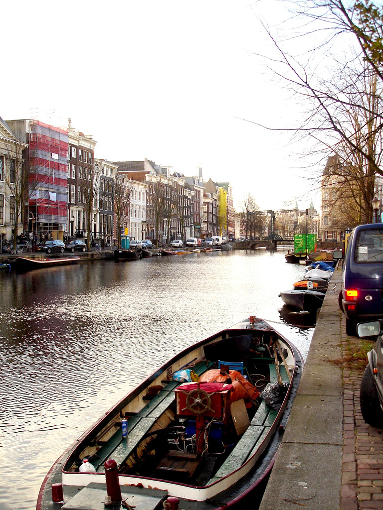 Chaloupe en vedette / Rowboat under the spotlight