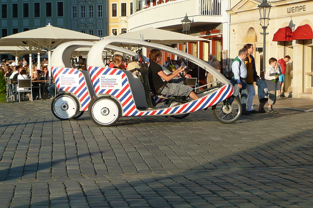 Fahrradrikschas vor der Frauenkirche