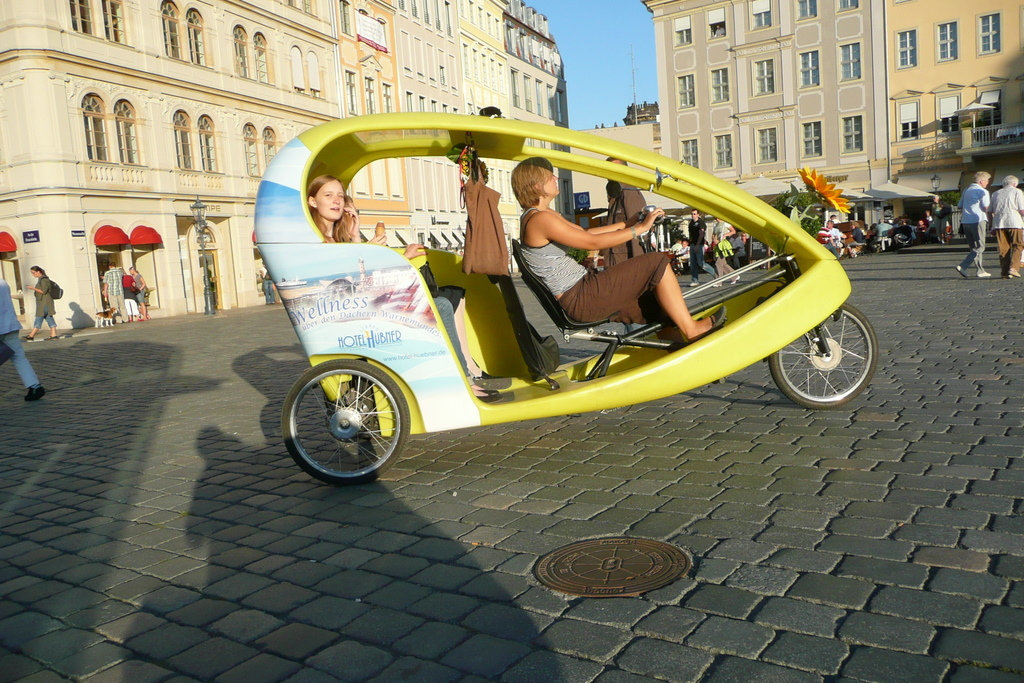 Fahrradrikschas vor der Frauenkirche