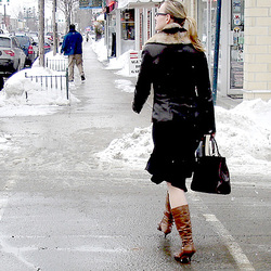 Belle blonde en bottes à talons hauts / Pony tail Booted Blonde with glasses