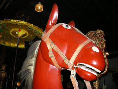 rotes Pferd