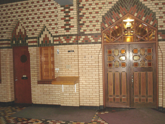 Hall d'entrée de l'abbaye de St-Benoit-du-lac  /  Québec- CANADA  - Février 2009