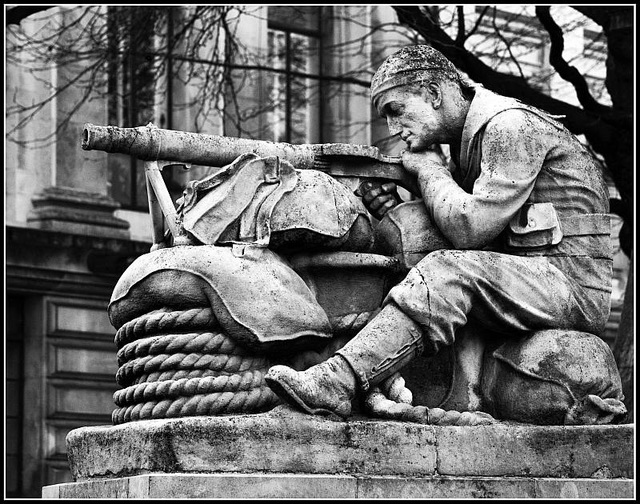 War Memorial Guildhall Square Portsmouth - MachineGunner