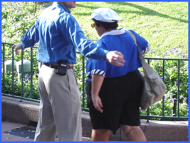 Crew Lady in blue / Dame en bleu bien équipée - Disney Horror pictures show